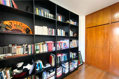 Apartamento à venda com 257m², 4 quartos e 2 vagas Apartamento à venda com 257m², 4 quartos e 2 vagasQuarto 4