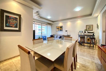 Apartamento à venda com 257m², 4 quartos e 2 vagas Apartamento à venda com 257m², 4 quartos e 2 vagasSala de Jantar