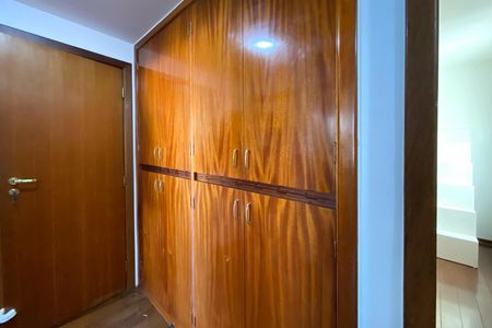 Apartamento à venda com 257m², 4 quartos e 2 vagas Apartamento à venda com 257m², 4 quartos e 2 vagasCorredor