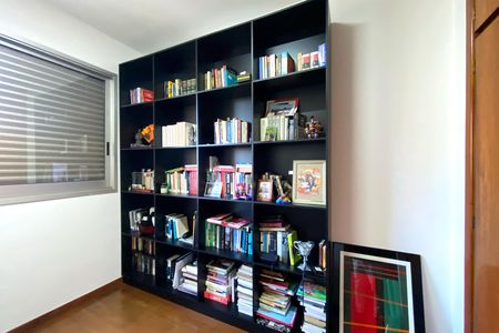 Apartamento à venda com 257m², 4 quartos e 2 vagas Apartamento à venda com 257m², 4 quartos e 2 vagasQuarto 4
