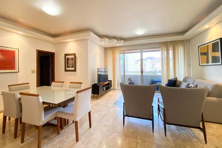 Apartamento à venda com 257m², 4 quartos e 2 vagas Apartamento à venda com 257m², 4 quartos e 2 vagasSala