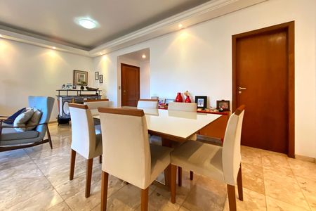 Apartamento à venda com 257m², 4 quartos e 2 vagas Apartamento à venda com 257m², 4 quartos e 2 vagasSala de Jantar