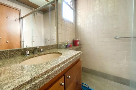 Apartamento à venda com 257m², 4 quartos e 2 vagas Apartamento à venda com 257m², 4 quartos e 2 vagasBanheiro social