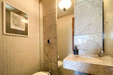 Apartamento à venda com 257m², 4 quartos e 2 vagas Apartamento à venda com 257m², 4 quartos e 2 vagasLavabo