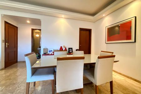Apartamento à venda com 257m², 4 quartos e 2 vagas Apartamento à venda com 257m², 4 quartos e 2 vagasSala de Jantar