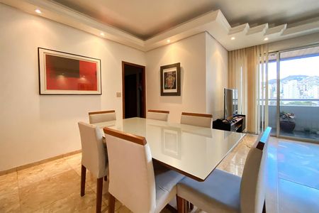 Apartamento à venda com 257m², 4 quartos e 2 vagas Apartamento à venda com 257m², 4 quartos e 2 vagasSala de Jantar