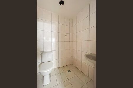 Banheiro de serviço de casa à venda com 3 quartos, 125m² em Vila Osasco, Osasco