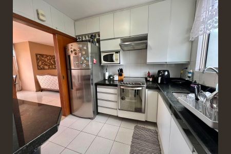 Apartamento para alugar com 100m², 3 quartos e 2 vagas Apartamento para alugar com 100m², 3 quartos e 2 vagasCozinha
