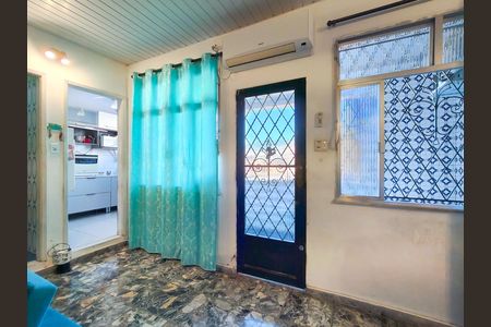 Casa à venda com 120m², 2 quartos e 1 vaga Casa à venda com 120m², 2 quartos e 1 vagaEntrada