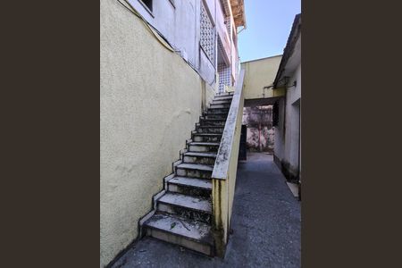 Casa à venda com 120m², 2 quartos e 1 vaga Casa à venda com 120m², 2 quartos e 1 vagaEscada