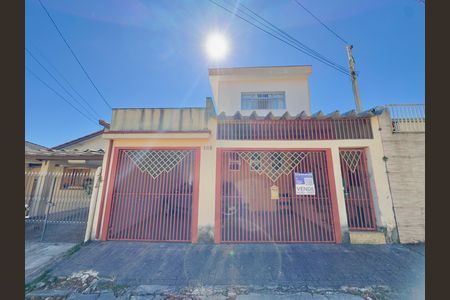 Placa instalada na fachada do imóvel de casa à venda com 6 quartos, 223m² em Jardim Leda, Guarulhos
