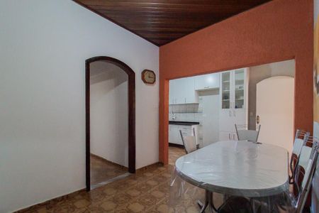 Casa para alugar com 240m², 2 quartos e 2 vagas