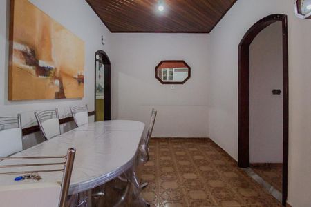 Casa para alugar com 240m², 2 quartos e 2 vagas