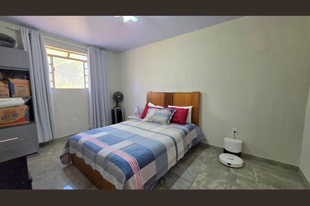 Casa à venda com 500m², 4 quartos e 4 vagas Casa à venda com 500m², 4 quartos e 4 vagasQuarto