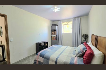 Casa à venda com 500m², 4 quartos e 4 vagas Casa à venda com 500m², 4 quartos e 4 vagasQuarto