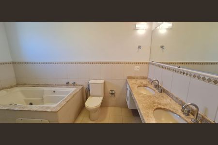 Casa de condomínio à venda com 365m², 4 quartos e 4 vagas Casa de condomínio à venda com 365m², 4 quartos e 4 vagasBanheiro