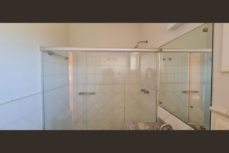Casa de condomínio à venda com 365m², 4 quartos e 4 vagas Casa de condomínio à venda com 365m², 4 quartos e 4 vagasBanheiro