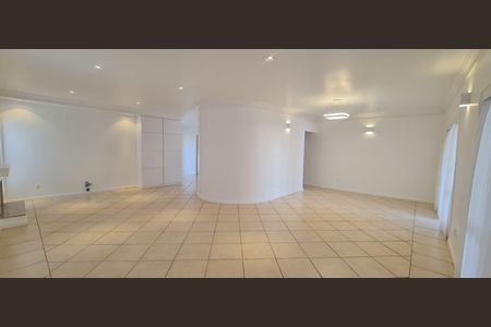 Casa de condomínio à venda com 365m², 4 quartos e 4 vagas