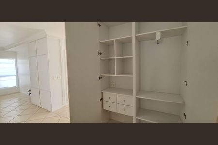 Quarto de casa de condomínio à venda com 4 quartos, 365m² em Loteamento Alphaville Campinas, Campinas