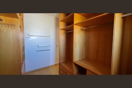 Casa de condomínio à venda com 365m², 4 quartos e 4 vagas Casa de condomínio à venda com 365m², 4 quartos e 4 vagasQuarto
