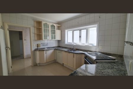 Casa de condomínio à venda com 365m², 4 quartos e 4 vagas Casa de condomínio à venda com 365m², 4 quartos e 4 vagasCozinha
