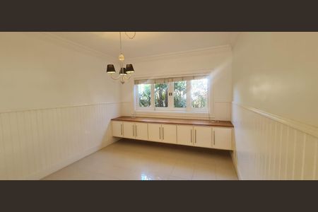 Casa de condomínio à venda com 365m², 4 quartos e 4 vagas Casa de condomínio à venda com 365m², 4 quartos e 4 vagasQuarto