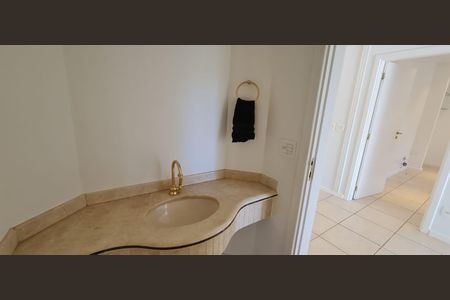 Casa de condomínio à venda com 365m², 4 quartos e 4 vagas Casa de condomínio à venda com 365m², 4 quartos e 4 vagasBanheiro