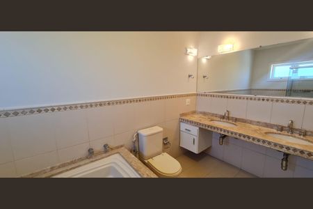 Casa de condomínio à venda com 365m², 4 quartos e 4 vagas Casa de condomínio à venda com 365m², 4 quartos e 4 vagasBanheiro