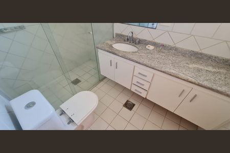Casa de condomínio à venda com 365m², 4 quartos e 4 vagas Casa de condomínio à venda com 365m², 4 quartos e 4 vagasBanheiro