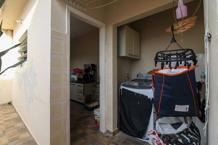Casa à venda com 120m², 3 quartos e 2 vagas Casa à venda com 120m², 3 quartos e 2 vagasFundos