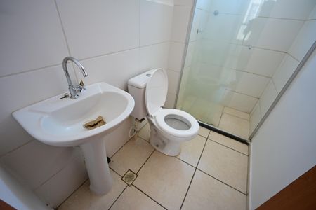 Banheiro social de apartamento para alugar com 2 quartos, 49m² em Residencial Aquários Ii, Goiânia