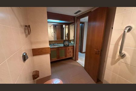 Apartamento à venda com 232m², 2 quartos e 3 vagas