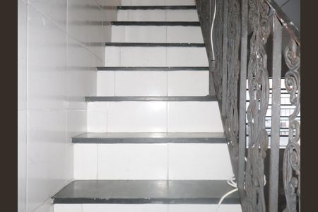 Escada de casa para alugar com 3 quartos, 70m² em Vila Prudente, São Paulo