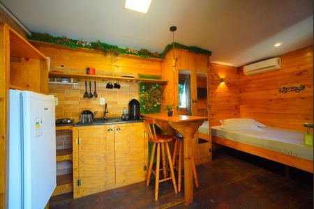 Sala/Cozinha de kitnet/studio para alugar com 1 quarto, 30m² em Barra da Lagoa, Florianópolis