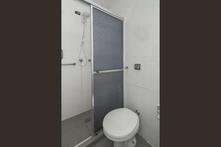 Banheiro de apartamento para alugar com 1 quarto, 50m² em Cristo Redentor, Porto Alegre