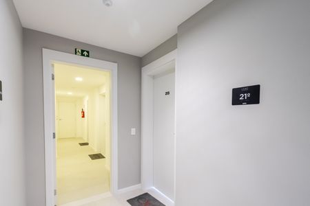 Apartamento à venda com 142m², 3 quartos e 2 vagas Apartamento à venda com 142m², 3 quartos e 2 vagasHall do Andar