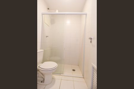 Banheiro de serviço de apartamento para alugar com 3 quartos, 202m² em Alphaville Empresarial, Santana de Parnaíba