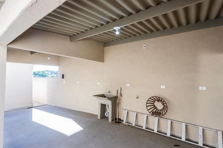Área de serviço e quintal de casa à venda com 2 quartos, 70m² em Vila Santa Edwiges, São Paulo