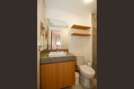 Banheiro de kitnet/studio para alugar com 1 quarto, 25m² em Pinheiros, São Paulo