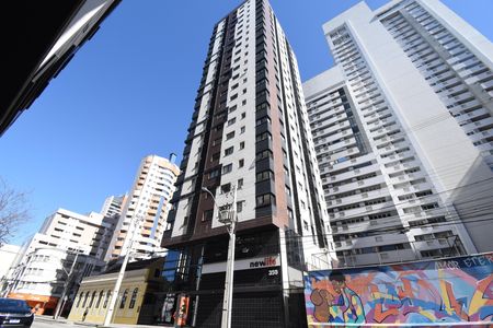 Fachada de kitnet/studio para alugar com 1 quarto, 31m² em Centro, Curitiba