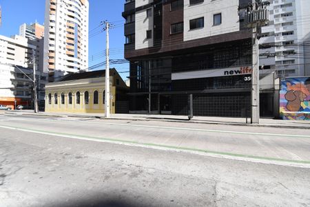 Fachada de kitnet/studio para alugar com 1 quarto, 31m² em Centro, Curitiba