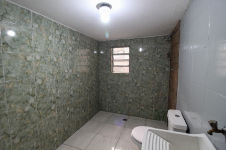 Banheiro de kitnet/studio para alugar com 1 quarto, 25m² em Cidade dos Bandeirantes, São Paulo