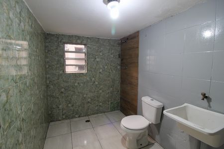 Banheiro de kitnet/studio para alugar com 1 quarto, 25m² em Cidade dos Bandeirantes, São Paulo