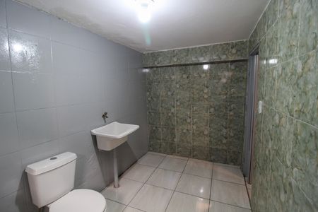 Banheiro de kitnet/studio para alugar com 1 quarto, 25m² em Cidade dos Bandeirantes, São Paulo