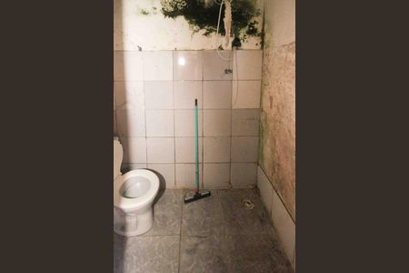 Banheiro de casa para alugar com 1 quarto, 40m² em Capão do Embira, São Paulo