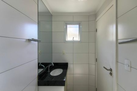 Banheiro da Suíte 1 de apartamento para alugar com 4 quartos, 157m² em Canto do Forte, Praia Grande