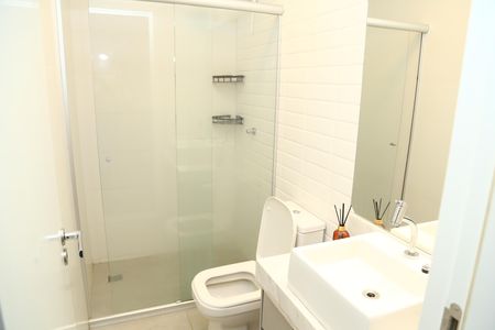 Banheiro de kitnet/studio para alugar com 1 quarto, 46m² em Setor Oeste, Goiânia
