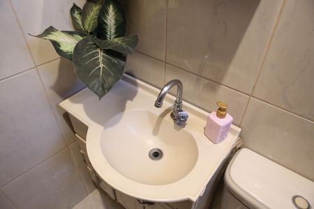 Casa à venda com 390m², 4 quartos e 4 vagasBanheiro 2