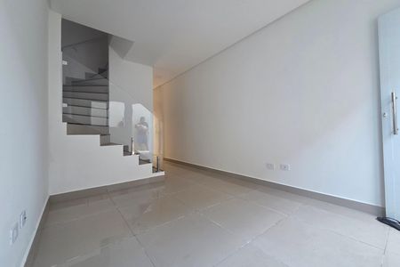 Sala de casa de condomínio para alugar com 2 quartos, 120m² em Vila Caiçara, Praia Grande