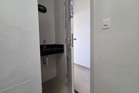Casa de condomínio para alugar com 120m², 2 quartos e 1 vaga Casa de condomínio para alugar com 120m², 2 quartos e 1 vagaBanheiro